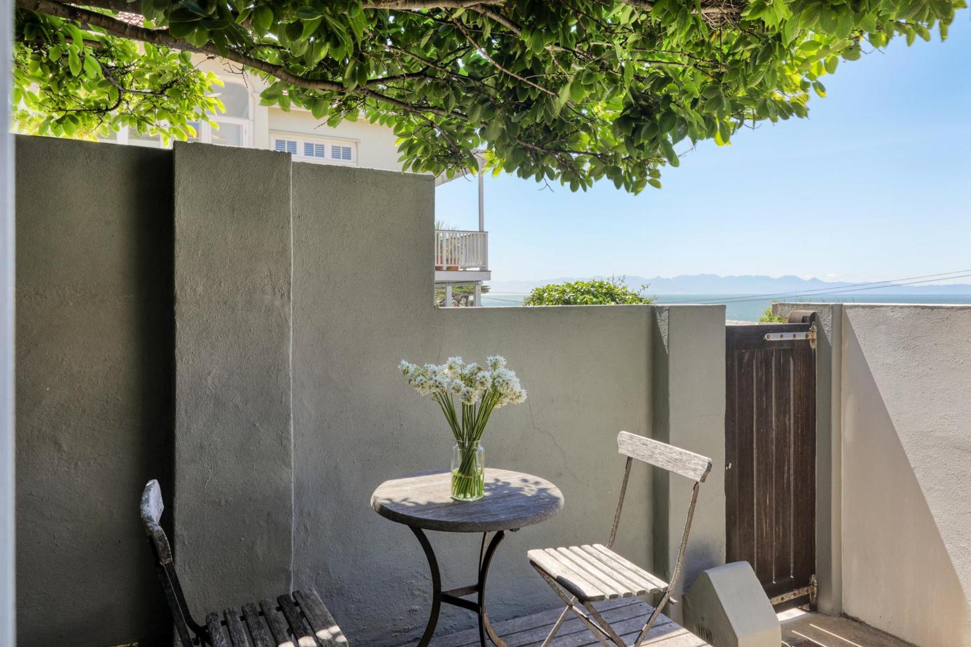 Behr Road Apartment With Sea View Patio Κέιπ Τάουν Εξωτερικό φωτογραφία